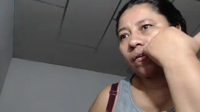 adrixxx38 online show from February 8, 2026, 10:18 am