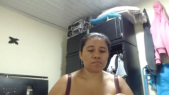 adrixxx38 online show from April 26, 2026, 7:17 am