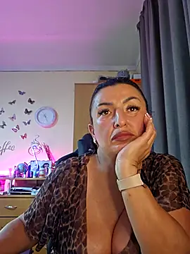 Snapshot of Hotangel75 chatting on October 31, 2025, 6:53 pm Hotangel75 online show from October 31, 2025, 6:53 pm