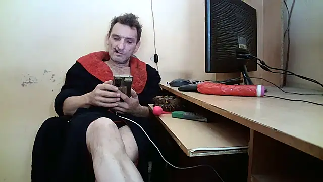 Snapshot of dundyFocus chatting on October 31, 2025, 1:01 pm dundyFocus online show from October 31, 2025, 1:01 pm