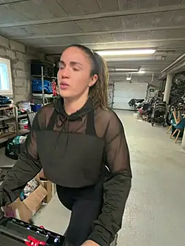 Clara-xoxo online show from January 13, 2026, 9:36 am