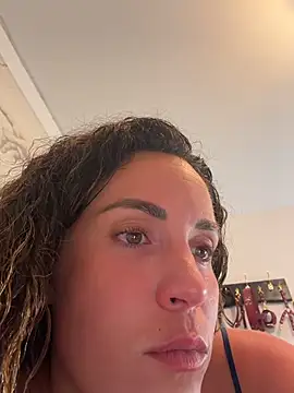 Clara-xoxo online show from July 16, 2026, 9:43 pm