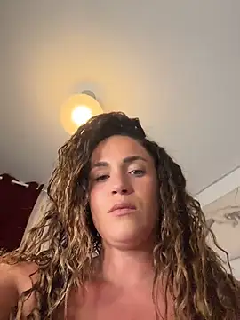 Clara-xoxo online show from August 1, 2026, 9:03 pm