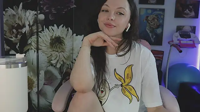 Snapshot of makiyahbelle chatting on November 27, 2025, 10:28 am makiyahbelle online show from November 27, 2025, 10:28 am