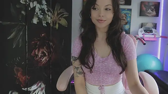 Snapshot of makiyahbelle chatting on December 16, 2025, 6:18 am makiyahbelle online show from December 16, 2025, 6:18 am