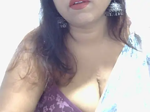 ROSEE MERRYYYY online show from June 8, 2026, 1:55 pm
