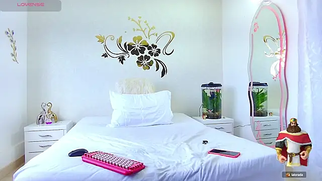 MarcelaFlores online show from November 8, 2025, 2:17 pm