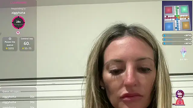 Snapshot of AmandaStarryNight chatting on April 28, 2026, 12:42 am AmandaStarryNight online show from April 28, 2026, 12:42 am