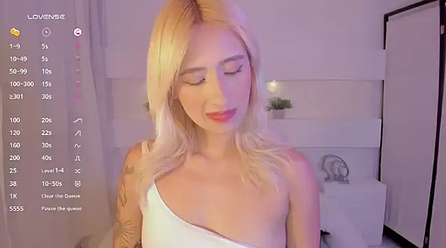 Snapshot of AshleyRoys chatting on February 3, 2025, 7:52 pm AshleyRoys online show from February 3, 2025, 7:52 pm