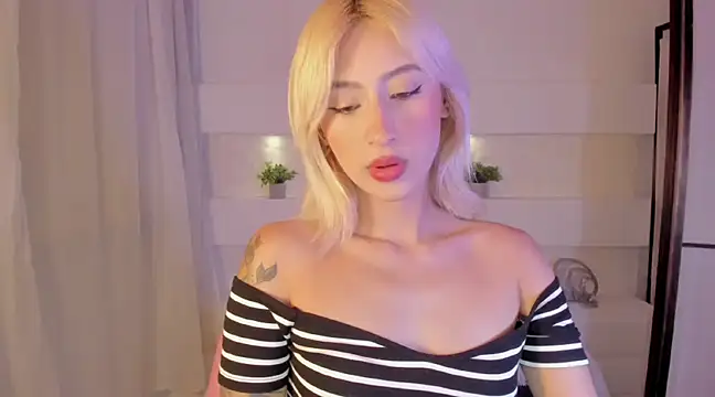 Snapshot of AshleyRoys chatting on February 6, 2025, 3:20 pm AshleyRoys online show from February 6, 2025, 3:20 pm