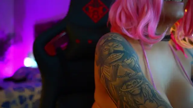 Snapshot of ambarEvans chatting on December 2, 2024, 2:20 am ambarEvans online show from December 2, 2024, 2:20 am