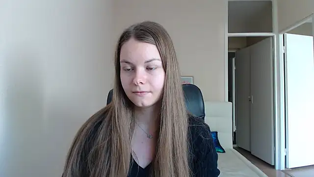 Snapshot of AnnaSweet18 chatting on September 30, 2025, 9:47 am AnnaSweet18 online show from September 30, 2025, 9:47 am