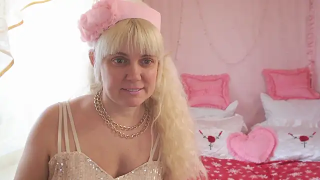 Snapshot of SunnySylvia chatting on February 9, 2025, 8:44 am SunnySylvia online show from February 9, 2025, 8:44 am