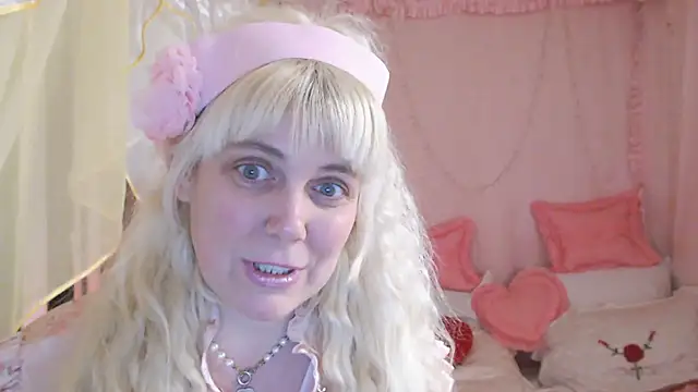 Snapshot of SunnySylvia chatting on February 16, 2025, 6:43 pm SunnySylvia online show from February 16, 2025, 6:43 pm