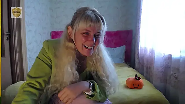 Snapshot of SunnySylvia chatting on November 1, 2025, 7:32 am SunnySylvia online show from November 1, 2025, 7:32 am