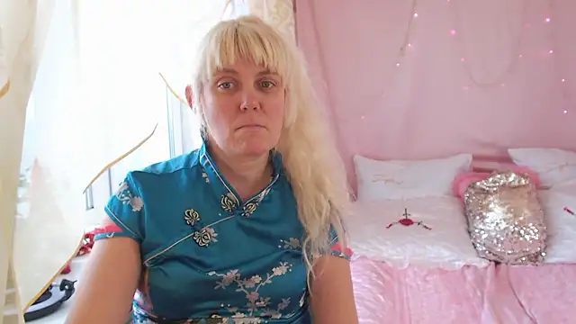 SunnySylvia online show from January 18, 2026, 10:52 am