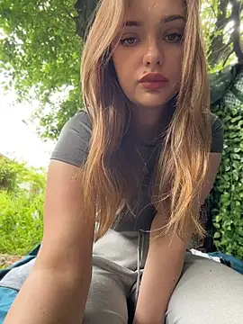 Snapshot of Night_dreams chatting on May 13, 2026, 9:06 am Night dreams online show from May 13, 2026, 9:06 am