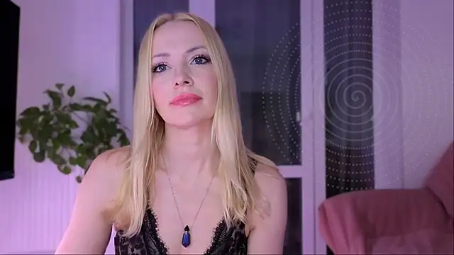 Snapshot of BowToYourWeakness chatting on December 5, 2025, 7:21 pm BowToYourWeakness online show from December 5, 2025, 7:21 pm