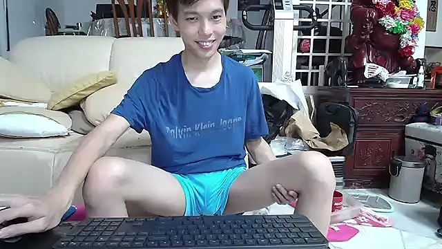 Snapshot of andrewooi chatting on December 6, 2024, 7:56 pm andrewooi online show from December 6, 2024, 7:56 pm