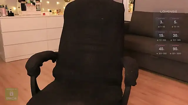 Snapshot of Hit-girl- chatting on February 16, 2025, 8:55 pm Hit-girl- online show from February 16, 2025, 8:55 pm