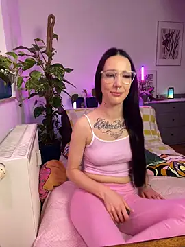 Trixie-Tainted online show from February 14, 2025, 2:33 pm