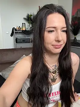 Snapshot of Trixie-Tainted chatting on June 4, 2026, 8:42 am Trixie-Tainted online show from June 4, 2026, 8:42 am