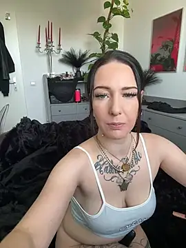 Snapshot of Trixie-Tainted chatting on August 3, 2026, 12:43 pm Trixie-Tainted online show from August 3, 2026, 12:43 pm