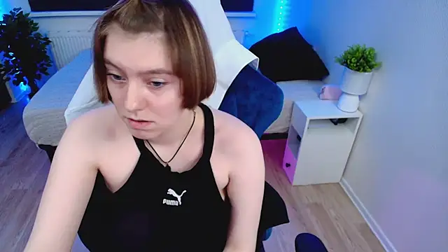 CranberryHot online show from February 28, 2025, 10:28 pm