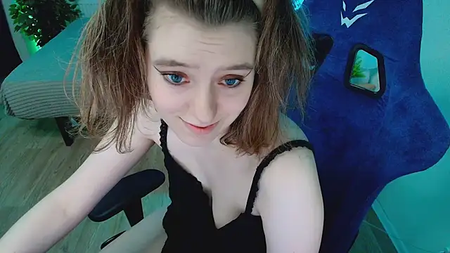 Snapshot of CranberryHot chatting on July 28, 2026, 7:26 pm CranberryHot online show from July 28, 2026, 7:26 pm