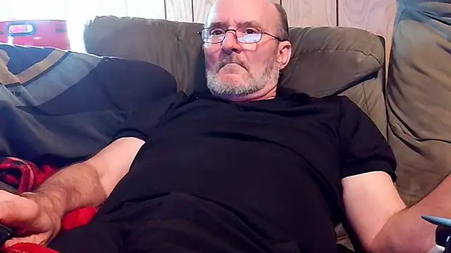 Snapshot of snickers1 chatting on July 29, 2026, 3:32 pm snickers1 online show from July 29, 2026, 3:32 pm
