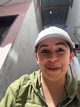 Snapshot of latinfemale chatting on May 16, 2026, 3:22 pm latinfemale online show from May 16, 2026, 3:22 pm