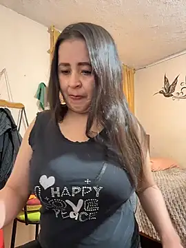 Snapshot of latinfemale chatting on June 25, 2026, 10:36 pm latinfemale online show from June 25, 2026, 10:36 pm