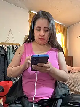 Snapshot of latinfemale chatting on July 10, 2026, 8:44 pm latinfemale online show from July 10, 2026, 8:44 pm