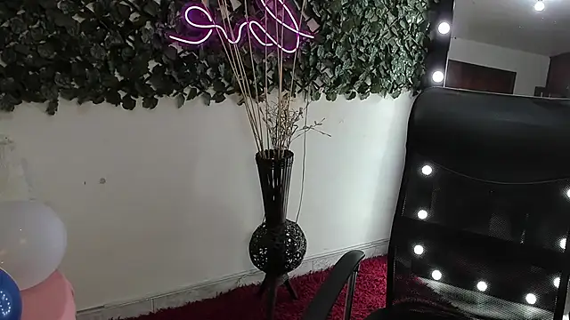 DestinyHills online show from September 26, 2025, 12:09 pm