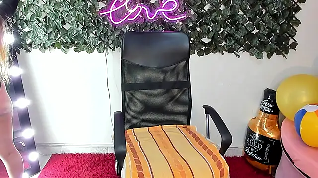 DestinyHills online show from June 23, 2026, 12:03 pm