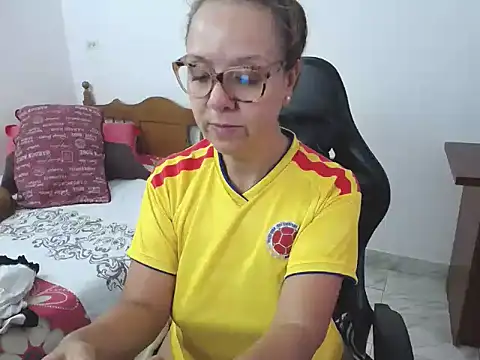 yeslluisa online show from June 23, 2026, 7:23 pm