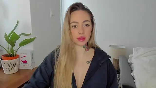 Snapshot of sexyCoralie chatting on January 19, 2025, 7:36 am sexyCoralie online show from January 19, 2025, 7:36 am