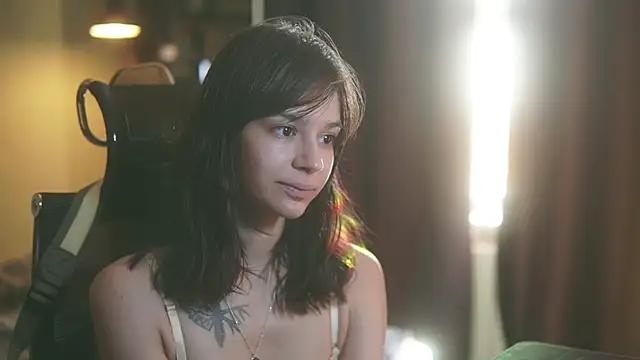 Snapshot of alyssa_sweet chatting on September 17, 2025, 4:25 am alyssa sweet online show from September 17, 2025, 4:25 am