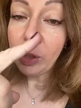 Snapshot of Alice_Sweetyyy chatting on March 15, 2025, 1:18 pm Alice Sweetyyy online show from March 15, 2025, 1:18 pm