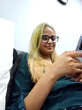 Snapshot of DirtySnowball69 chatting on September 10, 2025, 5:46 pm DirtySnowball69 online show from September 10, 2025, 5:46 pm