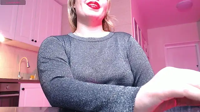 Snapshot of HotTiffani chatting on January 25, 2025, 1:30 pm HotTiffani online show from January 25, 2025, 1:30 pm