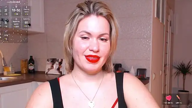 Snapshot of HotTiffani chatting on February 11, 2025, 2:35 pm HotTiffani online show from February 11, 2025, 2:35 pm