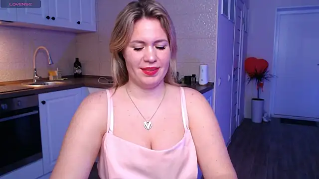 Snapshot of HotTiffani chatting on March 22, 2025, 11:11 am HotTiffani online show from March 22, 2025, 11:11 am