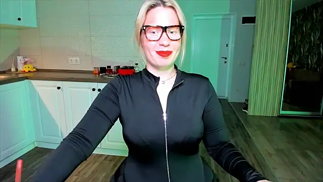 Snapshot of HotTiffani chatting on September 27, 2025, 4:23 pm HotTiffani online show from September 27, 2025, 4:23 pm