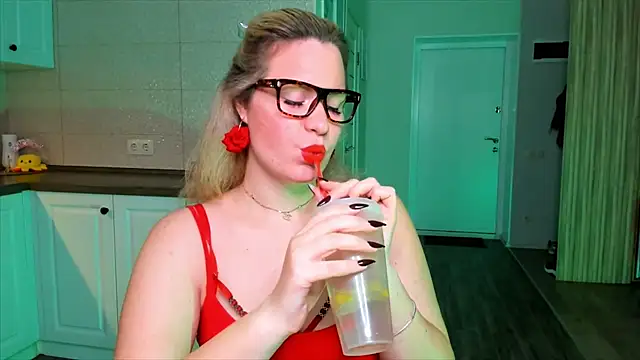 Snapshot of HotTiffani chatting on October 6, 2025, 7:06 am HotTiffani online show from October 6, 2025, 7:06 am