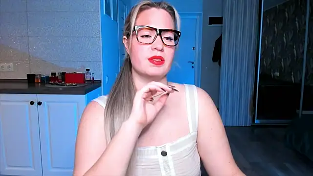 Snapshot of HotTiffani chatting on October 18, 2025, 8:26 am HotTiffani online show from October 18, 2025, 8:26 am