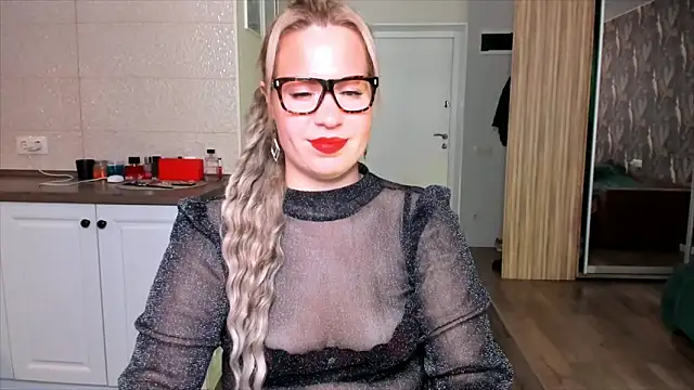 Snapshot of HotTiffani chatting on October 19, 2025, 8:48 am HotTiffani online show from October 19, 2025, 8:48 am