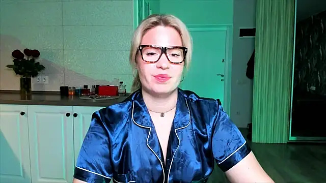 Snapshot of HotTiffani chatting on October 23, 2025, 4:34 am HotTiffani online show from October 23, 2025, 4:34 am