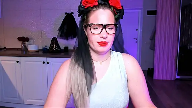 Snapshot of HotTiffani chatting on October 27, 2025, 10:52 am HotTiffani online show from October 27, 2025, 10:52 am