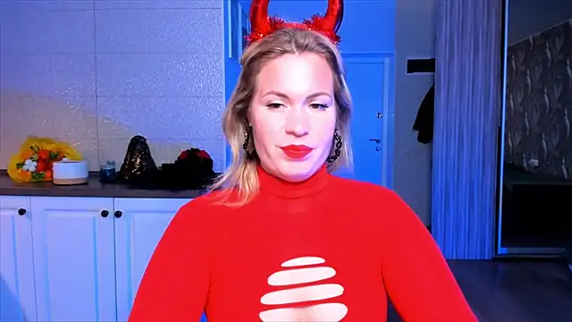 Snapshot of HotTiffani chatting on November 1, 2025, 8:16 am HotTiffani online show from November 1, 2025, 8:16 am